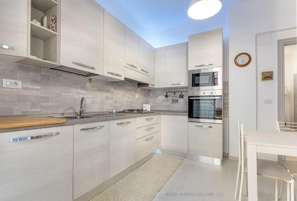 Ferienwohnung La Reggia Del Mar - Genova Sturla, Mare E Gaslini Exterior foto